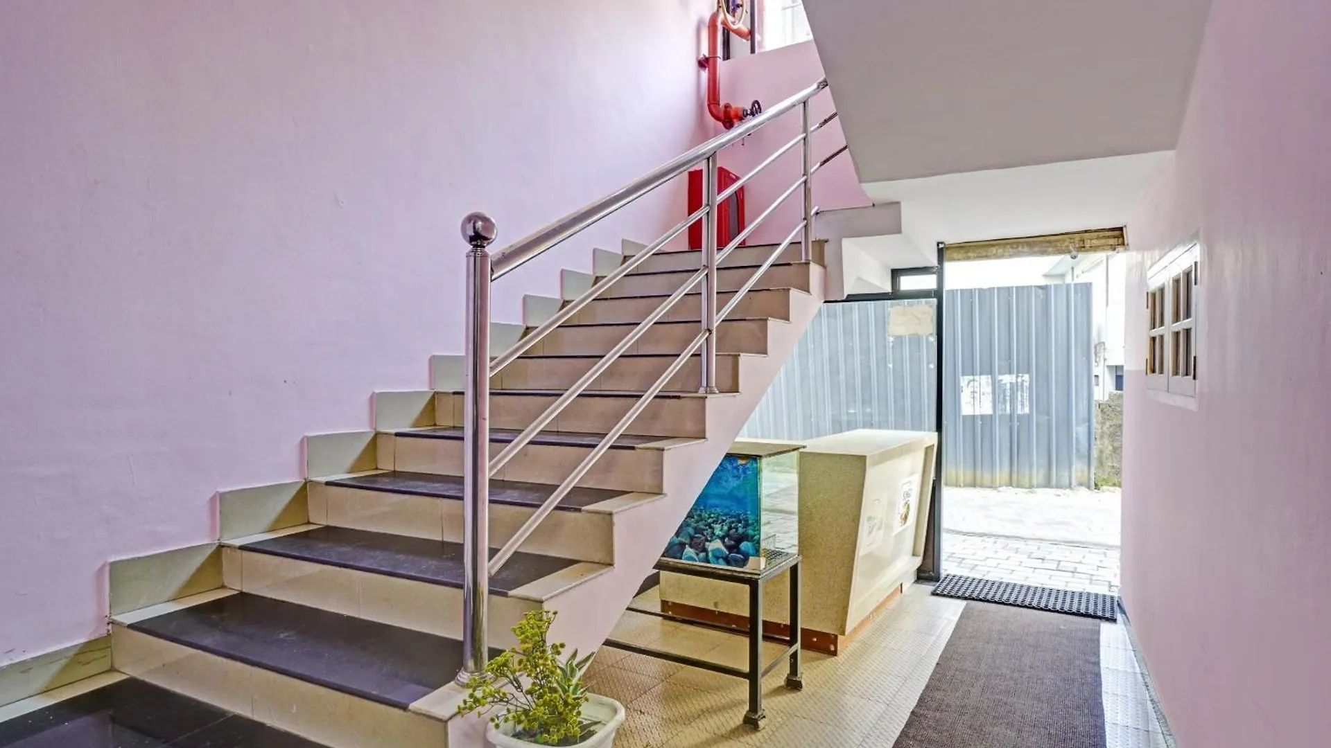 Отель Spot On Bright Homes Elur