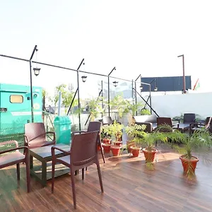 Oyo 14832 Rooftop 3*, Panchkula India