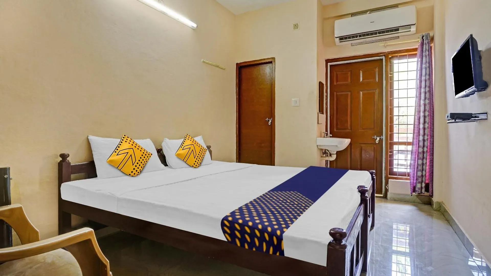 Hotel Spot On Bright Homes Elur