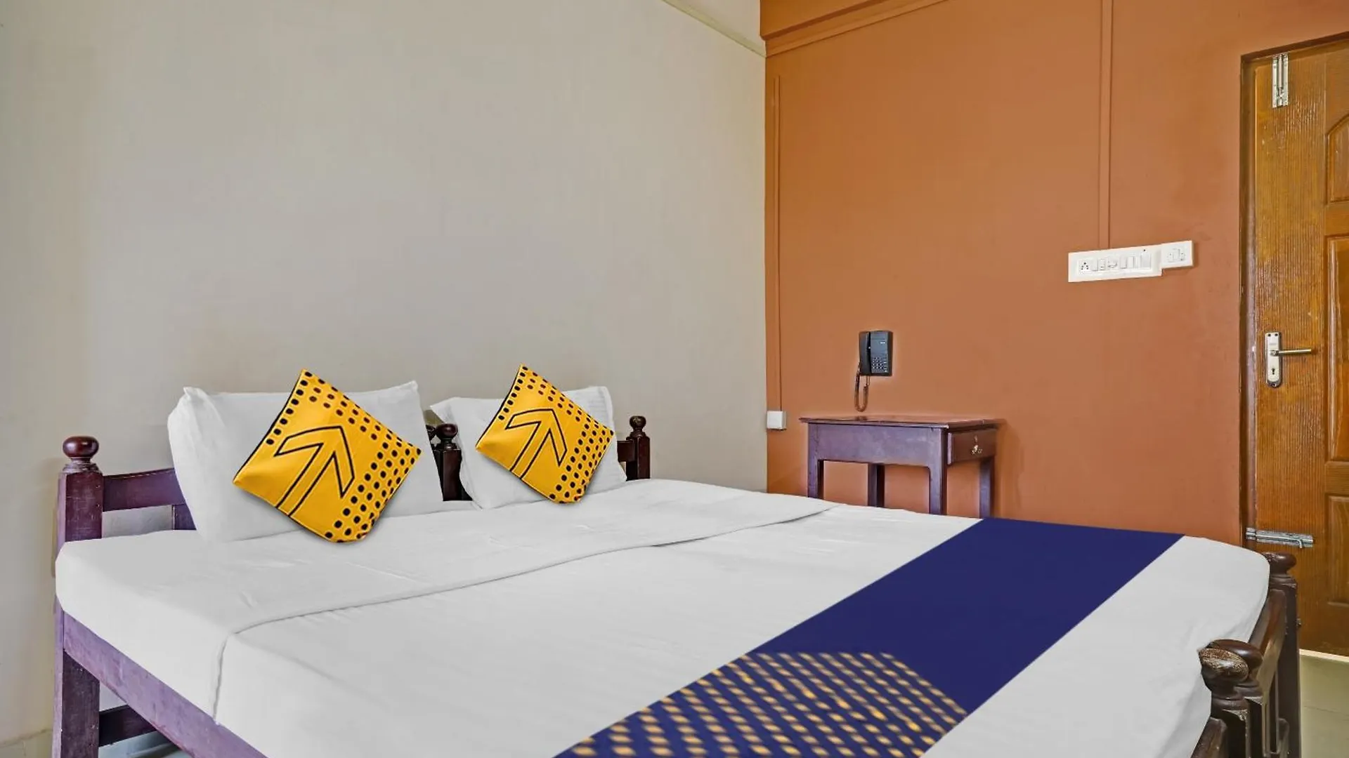 Hotel Spot On Bright Homes Elur