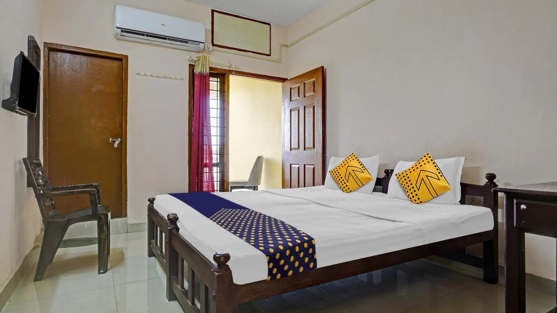 Spot On Bright Homes Elur 3*,  India